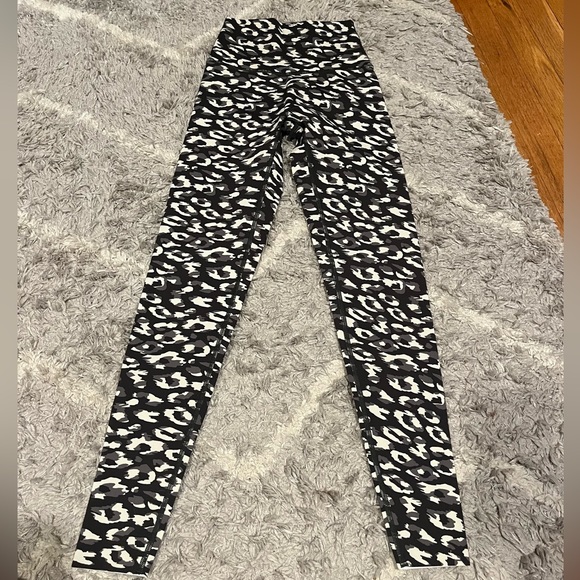 Aerie animal print leggings -perfect for back to school Size XS - Picture 5 of 11